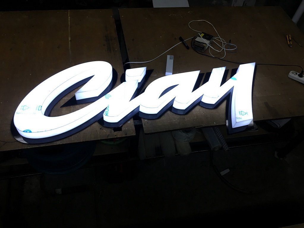 2 вывески для лофтпространства «Мотобаза» офис CIAY 