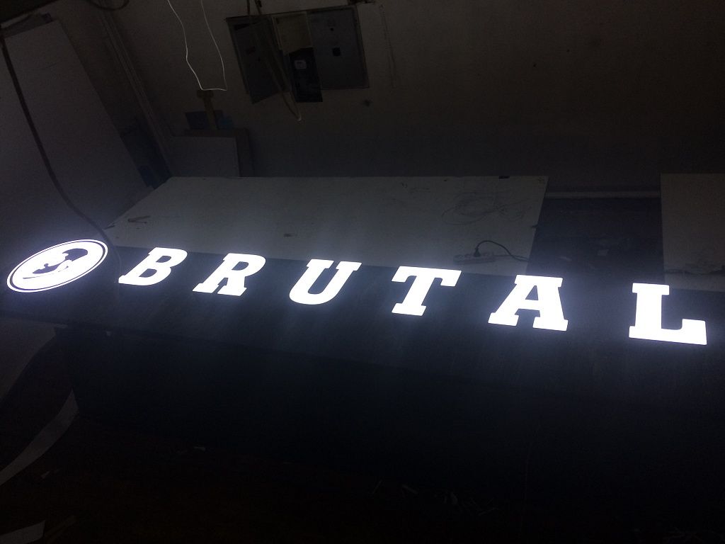 Изготовление вывески для салона мужских стрижек Brutal