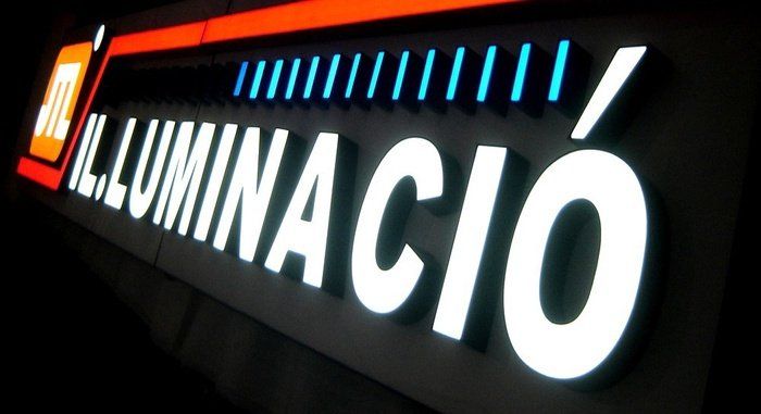 Вывеска итальянского магазина требовательна к качеству материалов