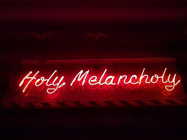 Неоновая вывеска "Holy Melancholy"