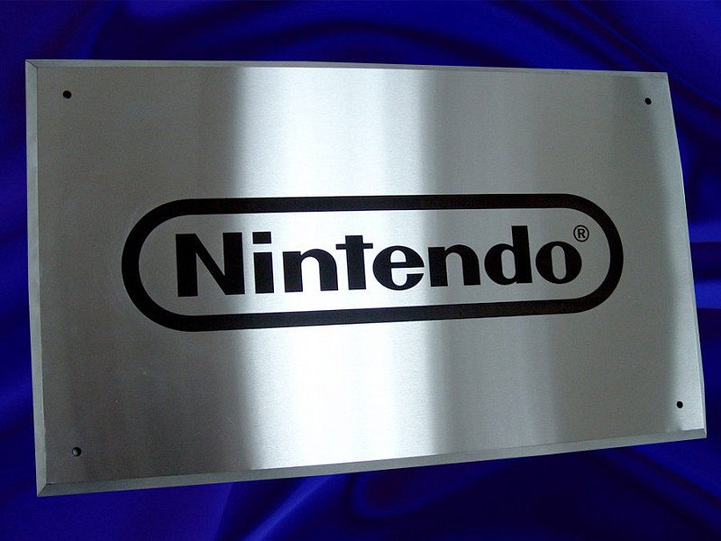 Табличка из нержавеющей стали под серебро "Nintendo"