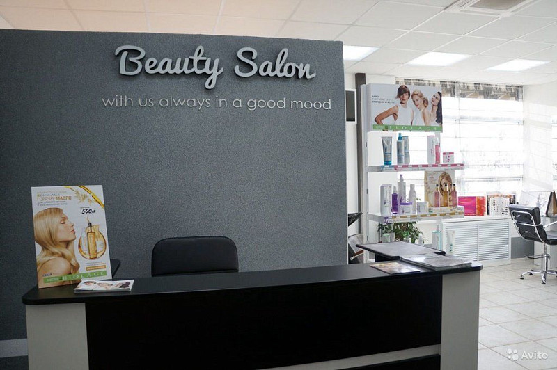 Пенопластовые объемные буквы для оформления салона красоты Beauty Salon
