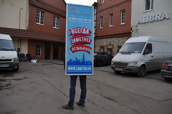 Аренда мобильного лайтбокса рюкзака, он же человек лайтбокс, он же световой короб рюкзак, он же экран-рюкзак