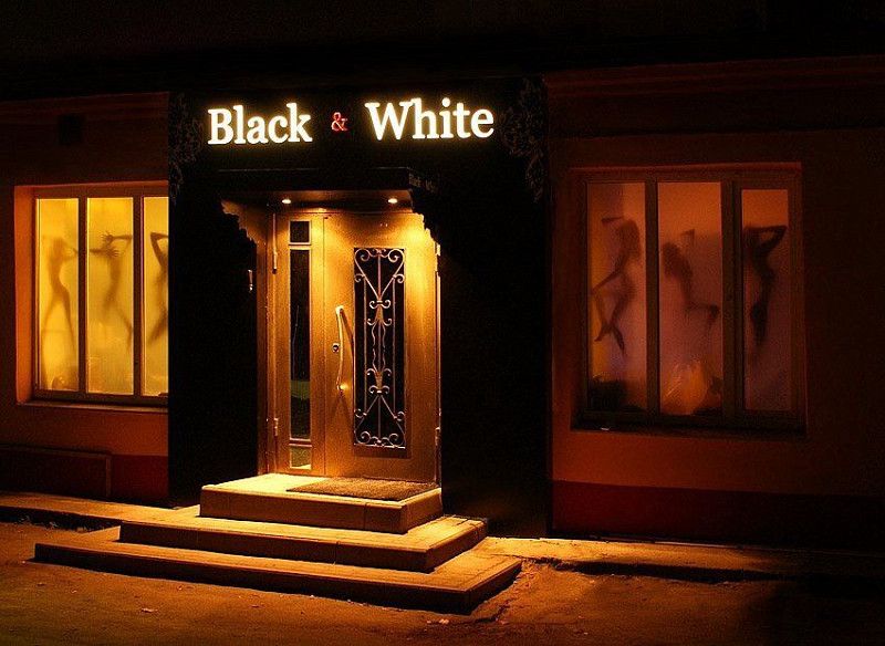 Изготовление рекламной вывески для паба - бара, клубного ресторана. Светодиодная подсветка объемных букв.