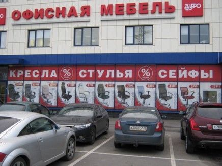 Оклейка витрин для мебельного магазина